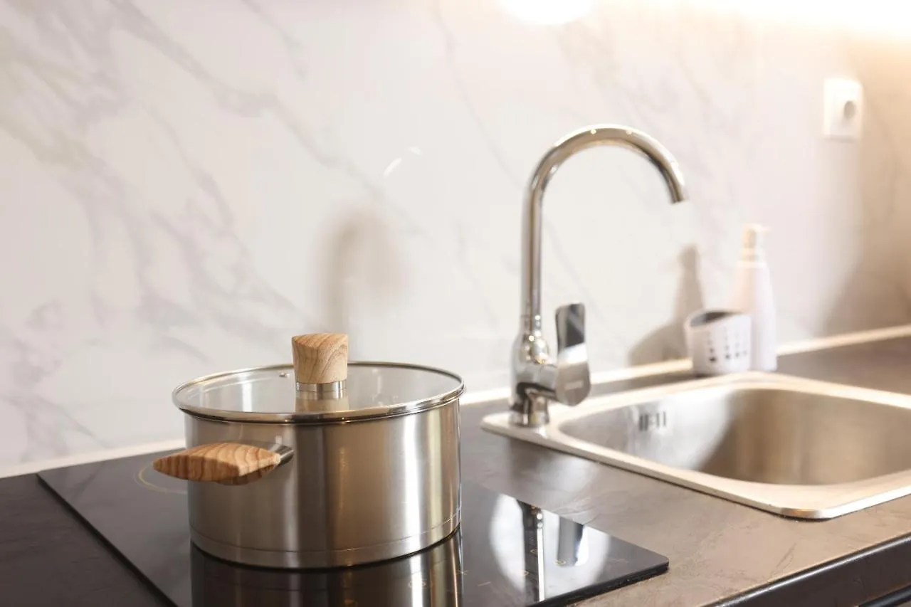 Zenou 24 Downtown Apartment Salonic